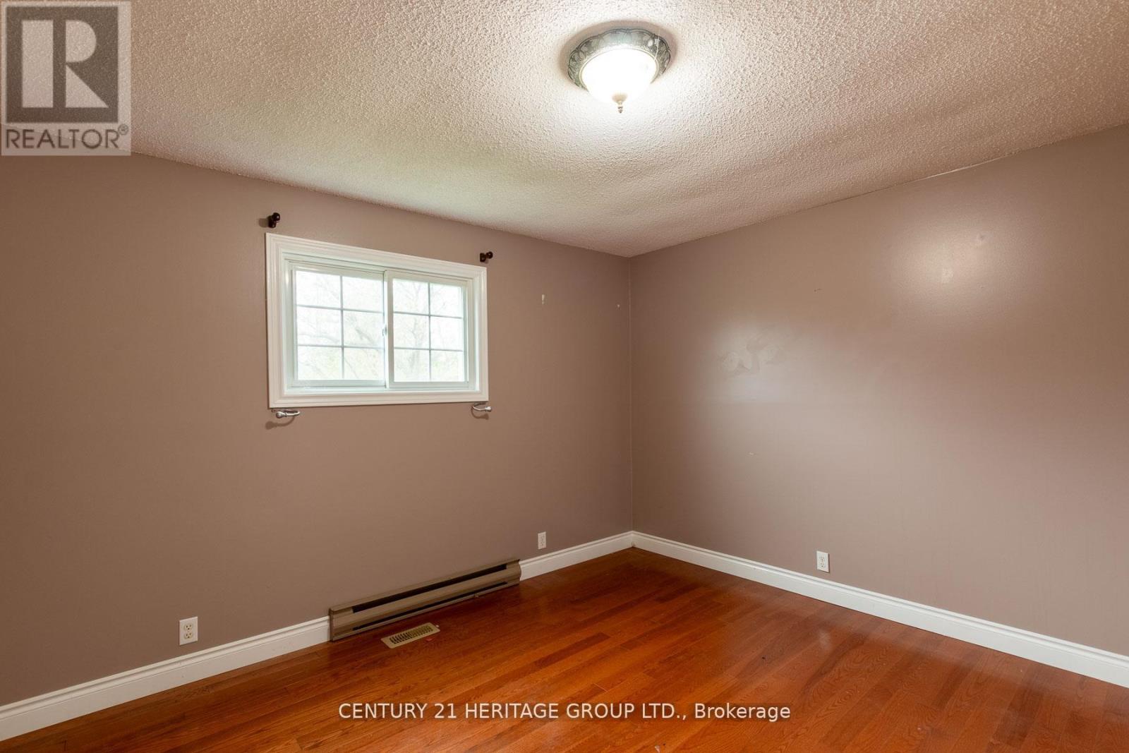 70 Dorothy Avenue, Georgina, Ontario  L0E 1R0 - Photo 16 - N12157451