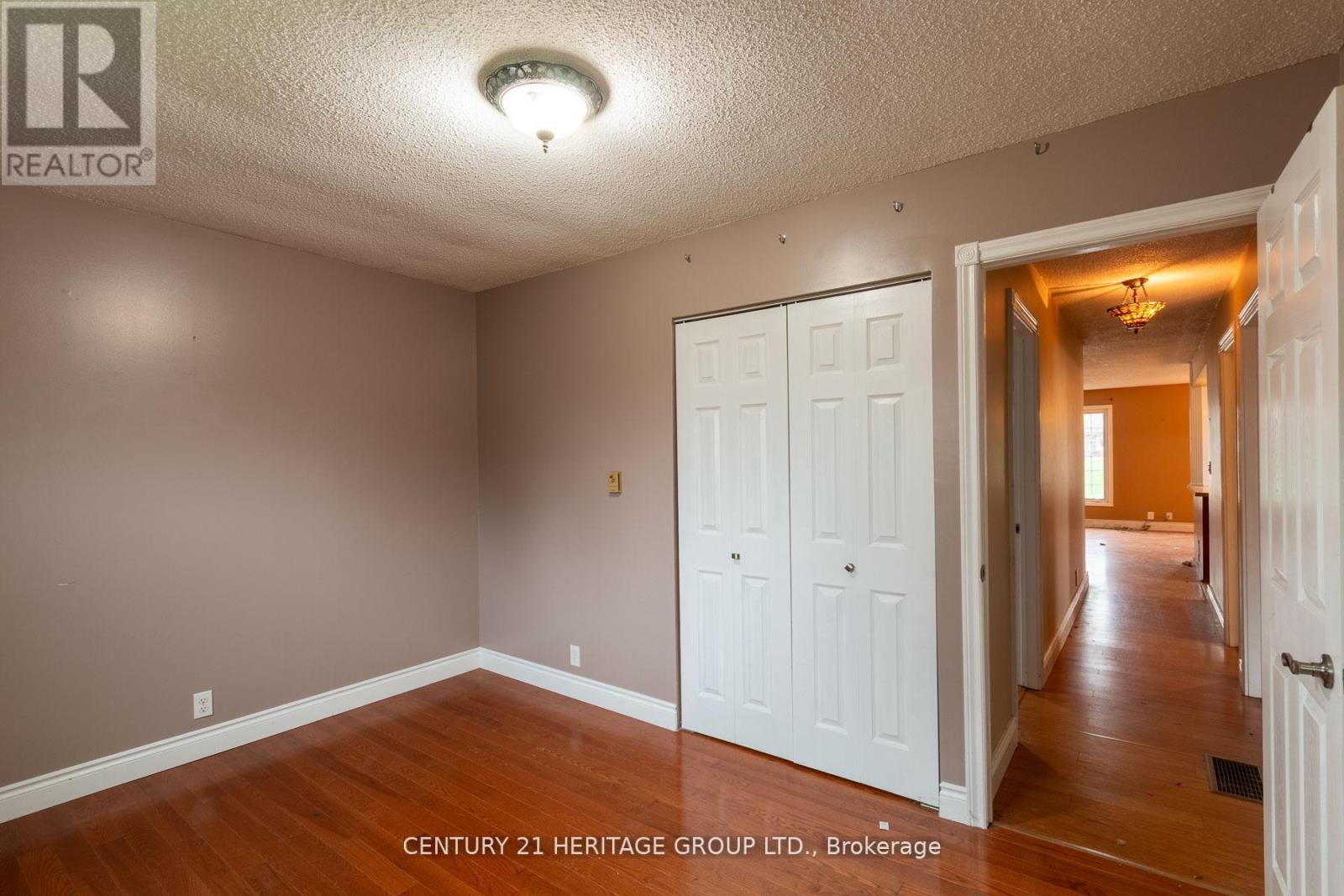 70 Dorothy Avenue, Georgina, Ontario  L0E 1R0 - Photo 17 - N12157451