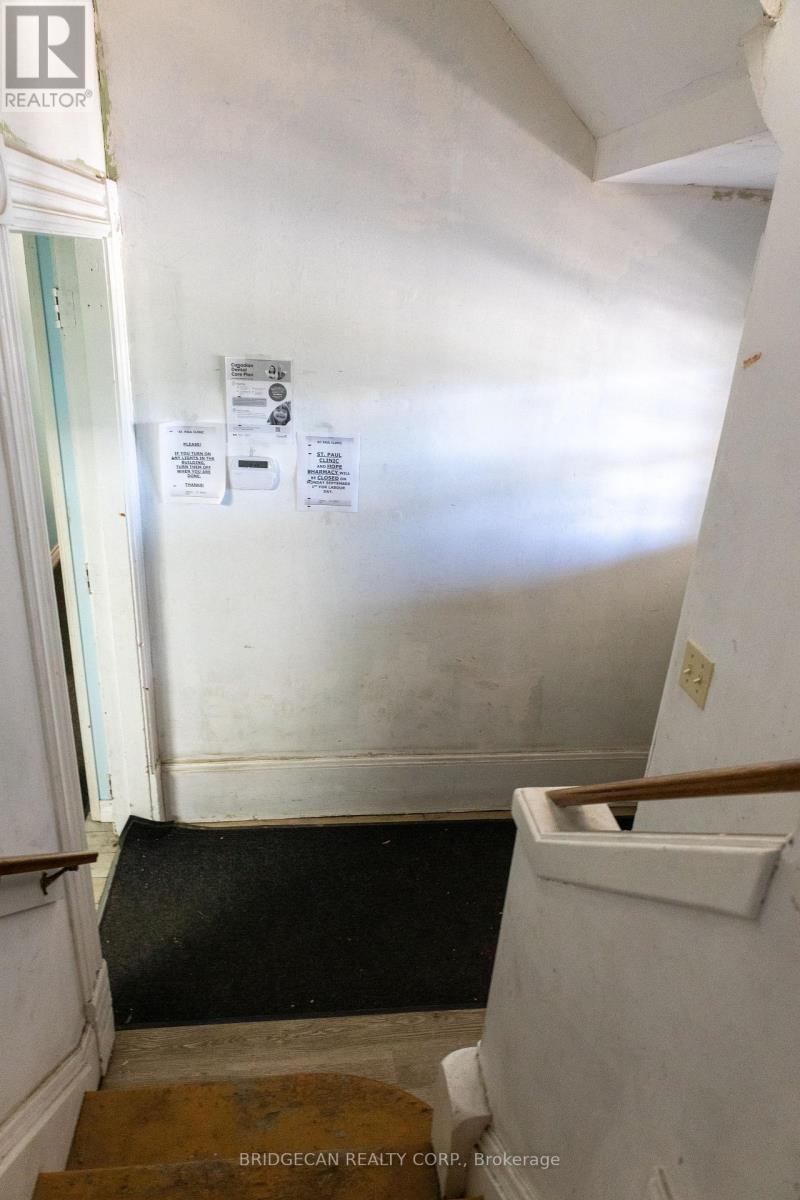 7 Welland Avenue, St. Catharines, Ontario L2R 2L8 - Photo 23 - X12367241