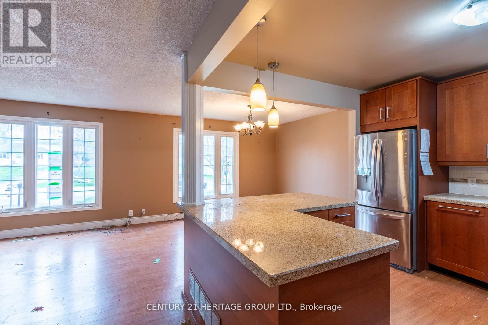 70 Dorothy Avenue, Georgina, Ontario  L0E 1R0 - Photo 7 - N12157451