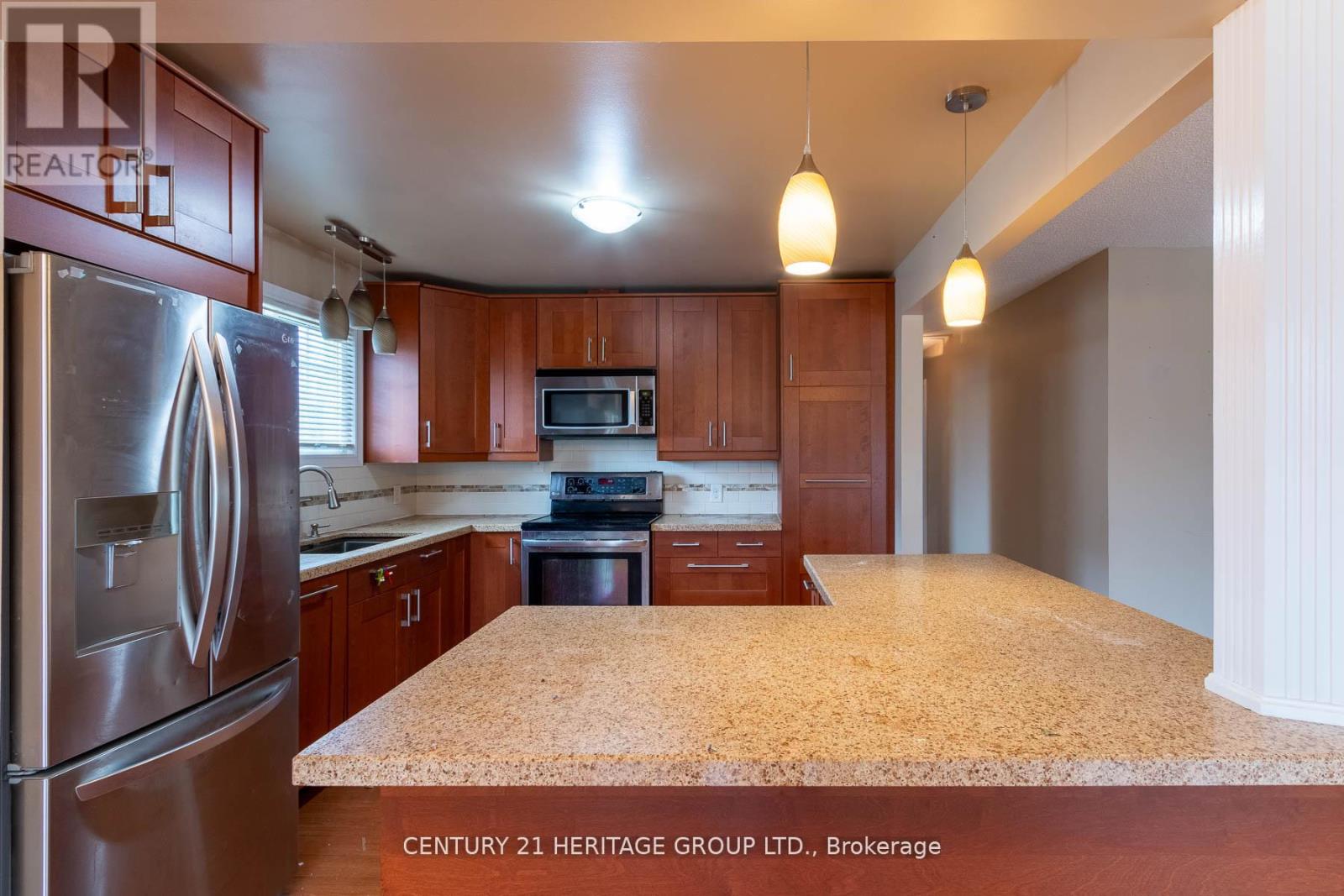 70 Dorothy Avenue, Georgina, Ontario  L0E 1R0 - Photo 4 - N12157451