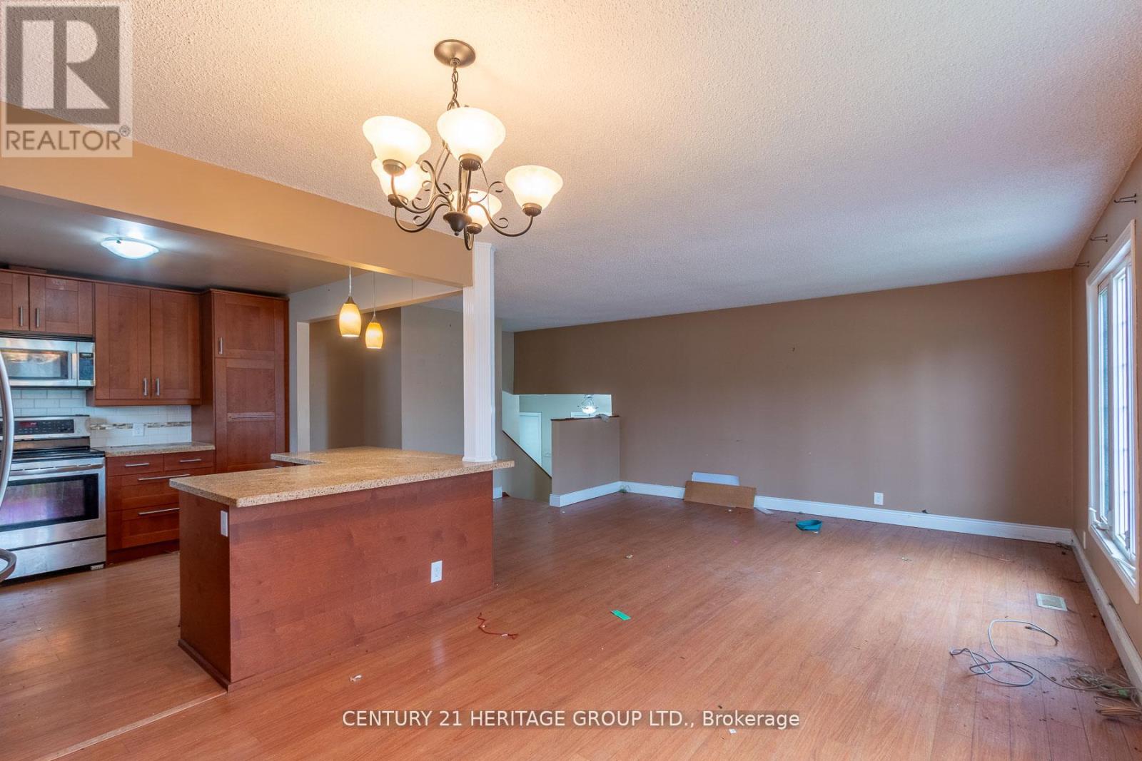 70 Dorothy Avenue, Georgina, Ontario  L0E 1R0 - Photo 8 - N12157451