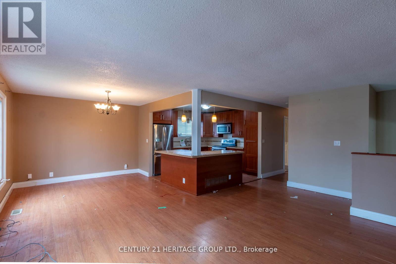 70 Dorothy Avenue, Georgina, Ontario  L0E 1R0 - Photo 9 - N12157451