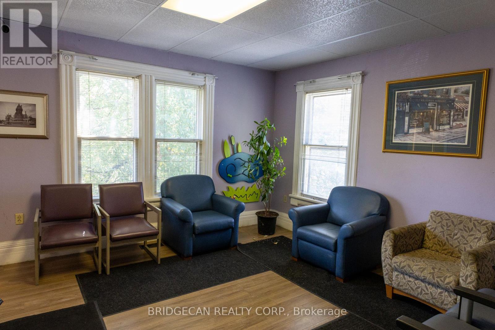 7 Welland Avenue, St. Catharines, Ontario L2R 2L8 - Photo 12 - X12367241