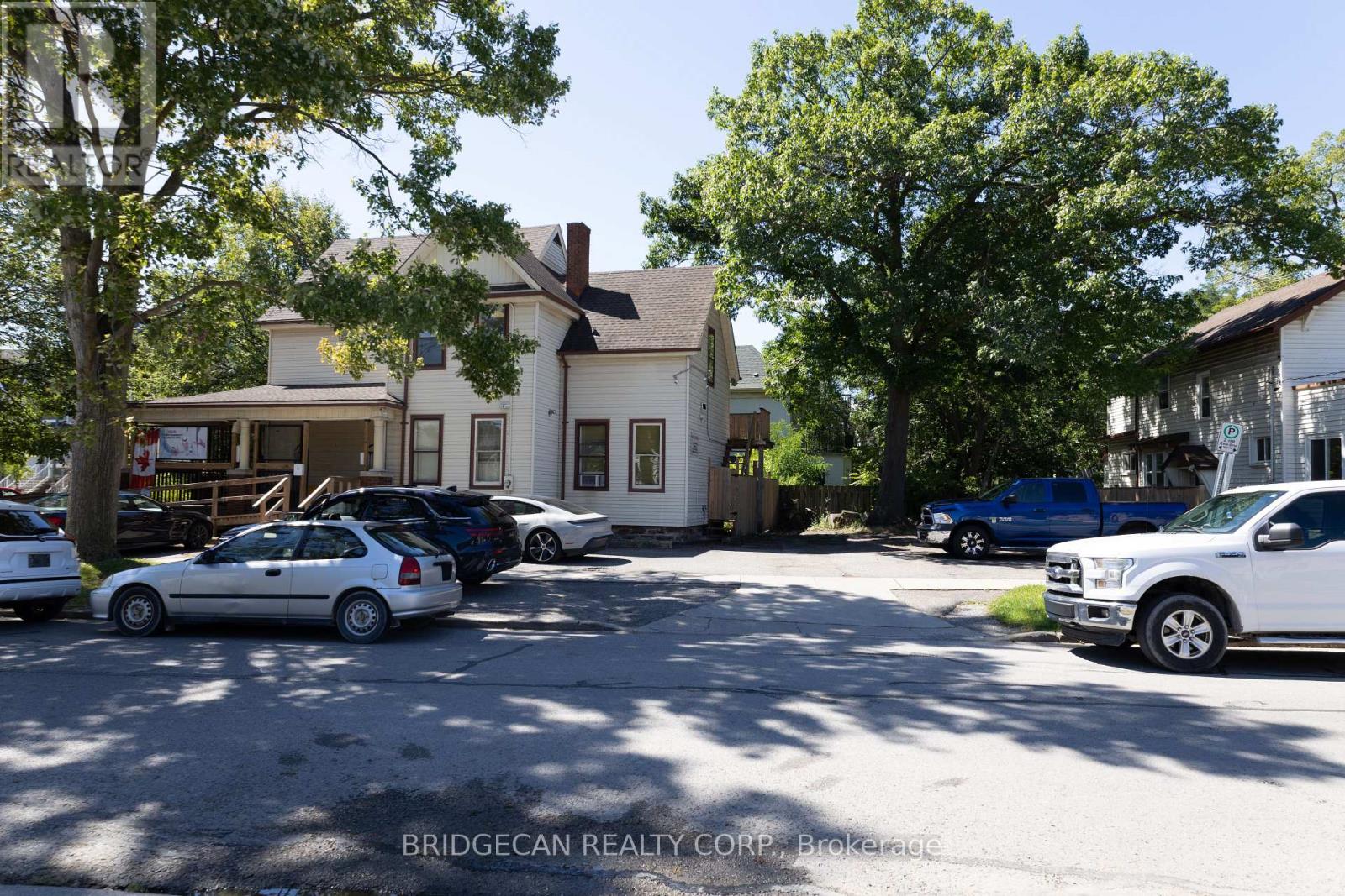 7 Welland Avenue, St. Catharines, Ontario L2R 2L8 - Photo 25 - X12367241