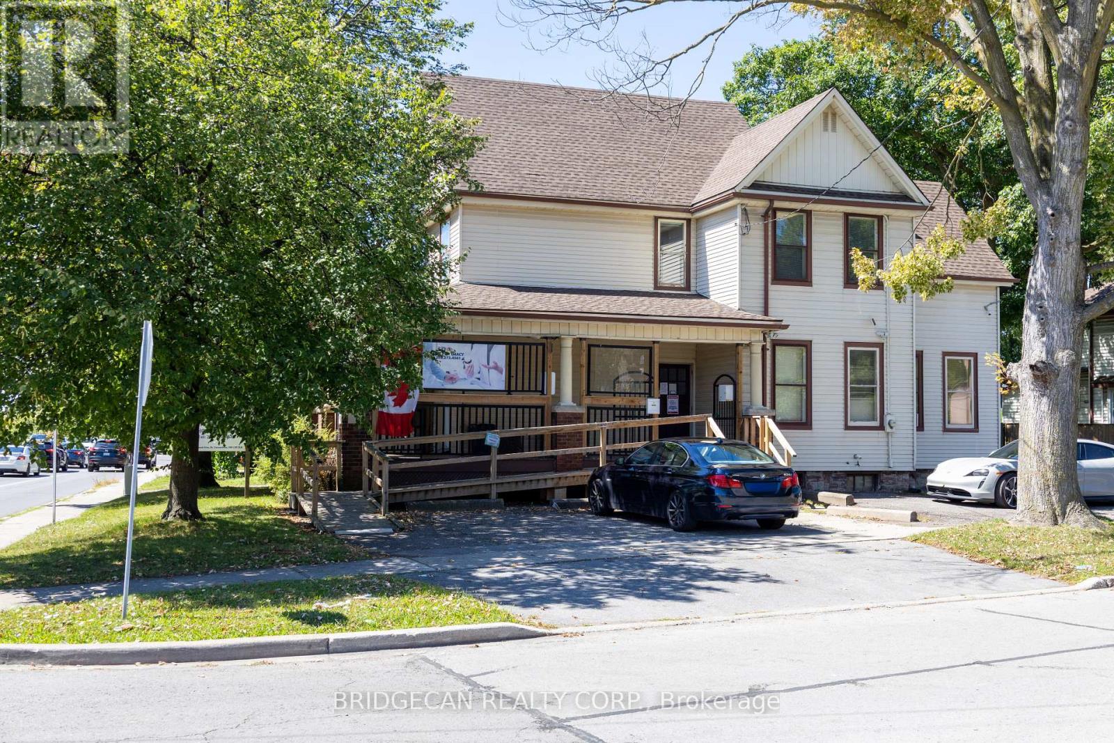7 Welland Avenue, St. Catharines, Ontario L2R 2L8 - Photo 2 - X12367241