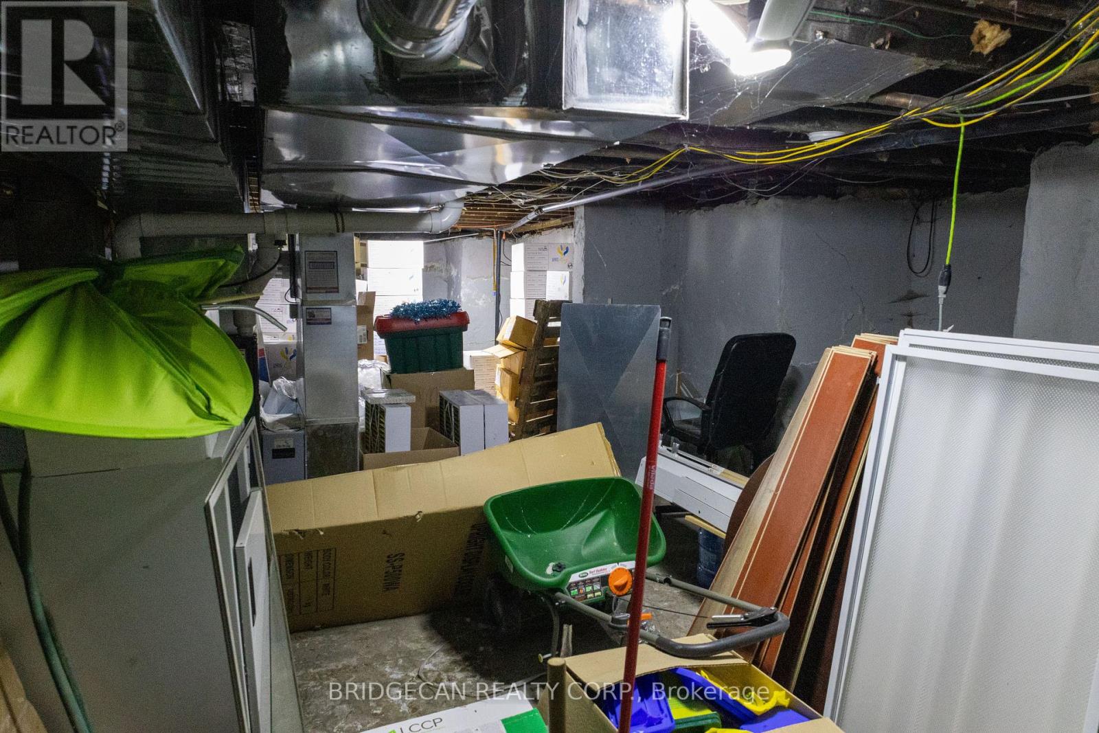 7 Welland Avenue, St. Catharines, Ontario L2R 2L8 - Photo 8 - X12367241