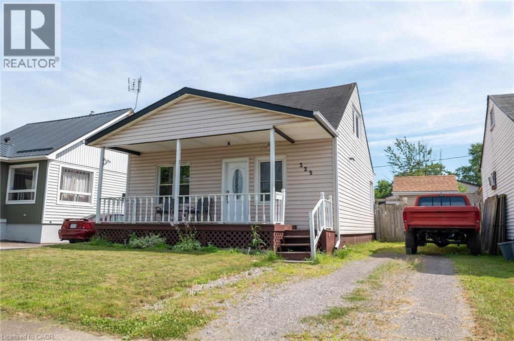 325 Simpson Avenue, Welland, Ontario  L3B 4Y7 - Photo 2 - 40764244