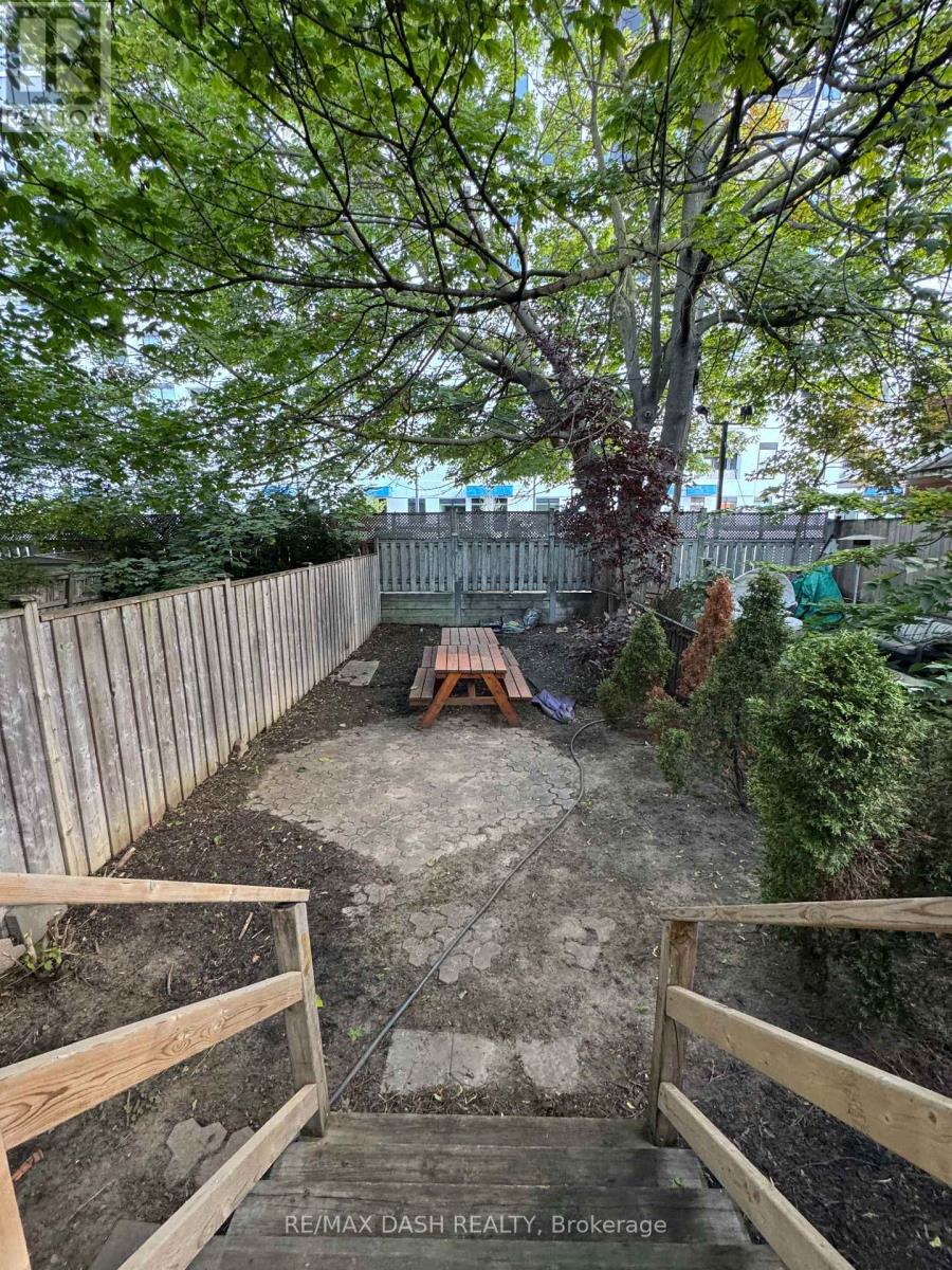 Main - 35 Woodward Avenue, Toronto, Ontario  M4L 2Y5 - Photo 10 - E12372774