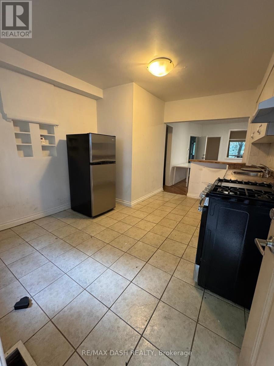 Main - 35 Woodward Avenue, Toronto, Ontario  M4L 2Y5 - Photo 4 - E12372774