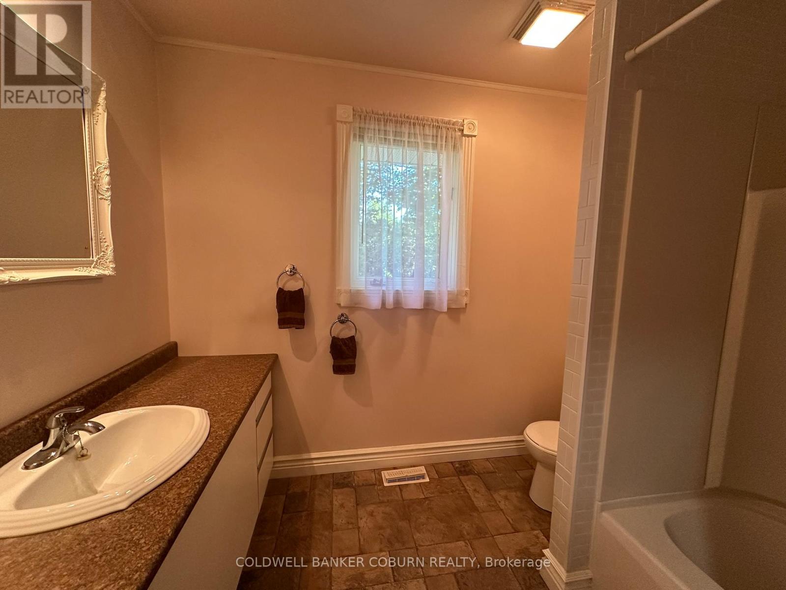 10014 Broken Second Road, Edwardsburgh/cardinal, Ontario  K0E 1E0 - Photo 13 - X12374648