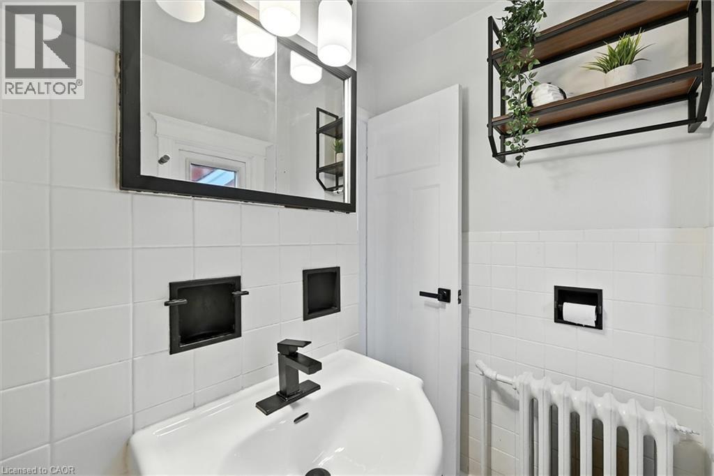1047 Main Street E, Hamilton, Ontario  L8M 1N5 - Photo 29 - 40765247