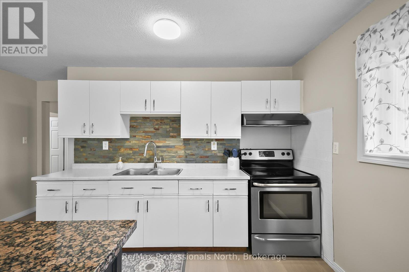 1244 Muskoka Road 169, Gravenhurst, Ontario  P1P 1R2 - Photo 10 - X12374658