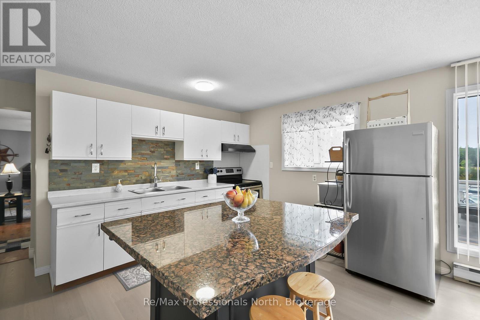 1244 Muskoka Road 169, Gravenhurst, Ontario  P1P 1R2 - Photo 9 - X12374658