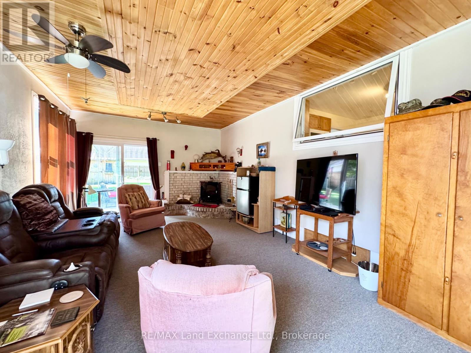 633 Wellington Street, Saugeen Shores, Ontario  N0H 2C4 - Photo 12 - X12374661