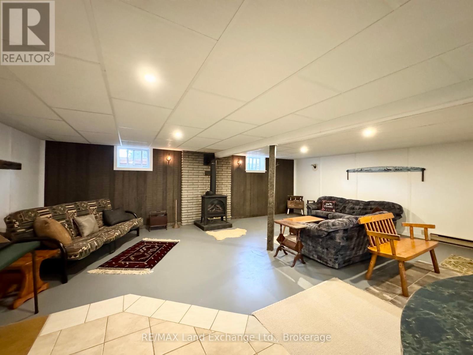 633 Wellington Street, Saugeen Shores, Ontario  N0H 2C4 - Photo 15 - X12374661