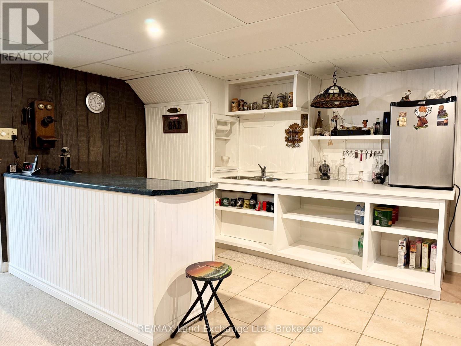 633 Wellington Street, Saugeen Shores, Ontario  N0H 2C4 - Photo 17 - X12374661