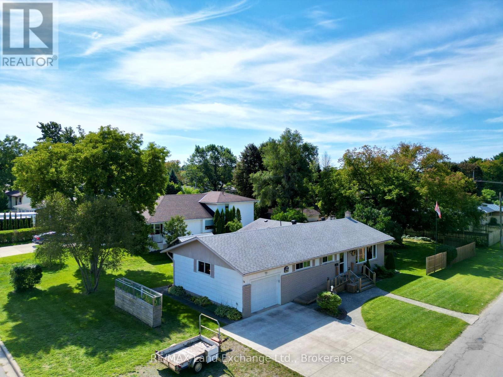 633 Wellington Street, Saugeen Shores, Ontario  N0H 2C4 - Photo 23 - X12374661
