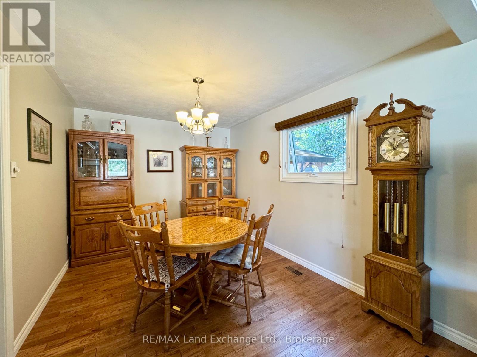 633 Wellington Street, Saugeen Shores, Ontario  N0H 2C4 - Photo 4 - X12374661