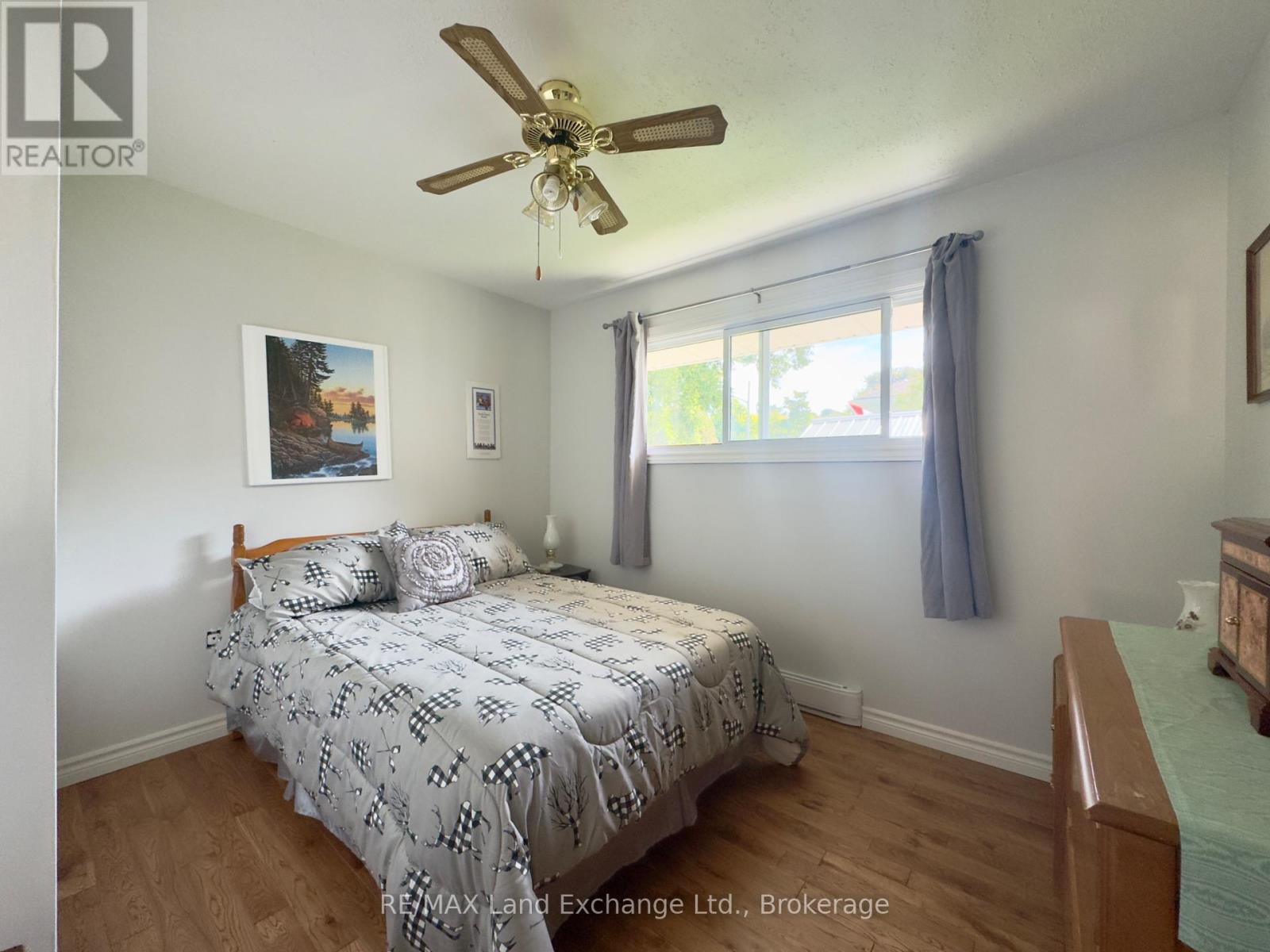 633 Wellington Street, Saugeen Shores, Ontario  N0H 2C4 - Photo 8 - X12374661