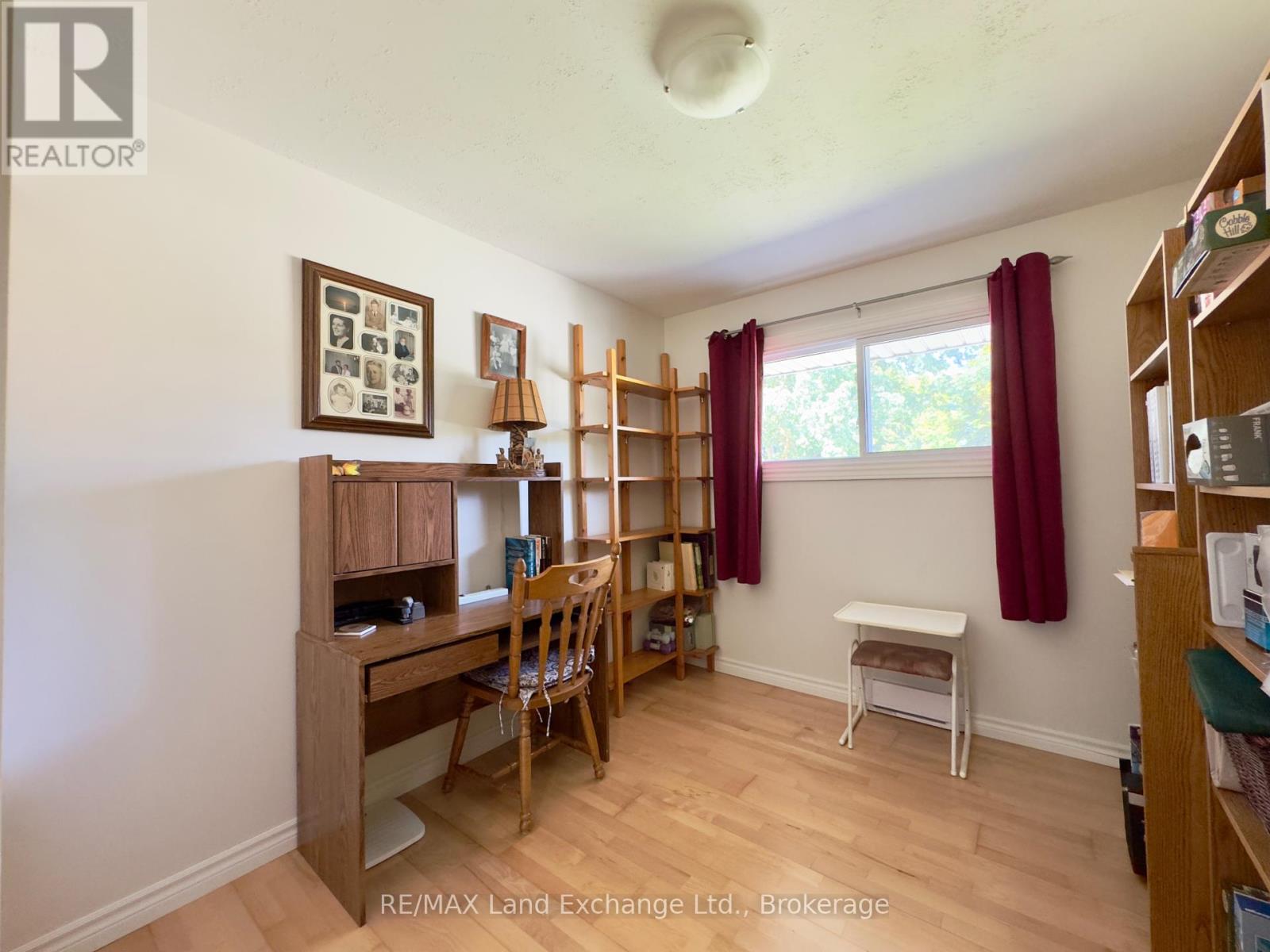 633 Wellington Street, Saugeen Shores, Ontario  N0H 2C4 - Photo 9 - X12374661