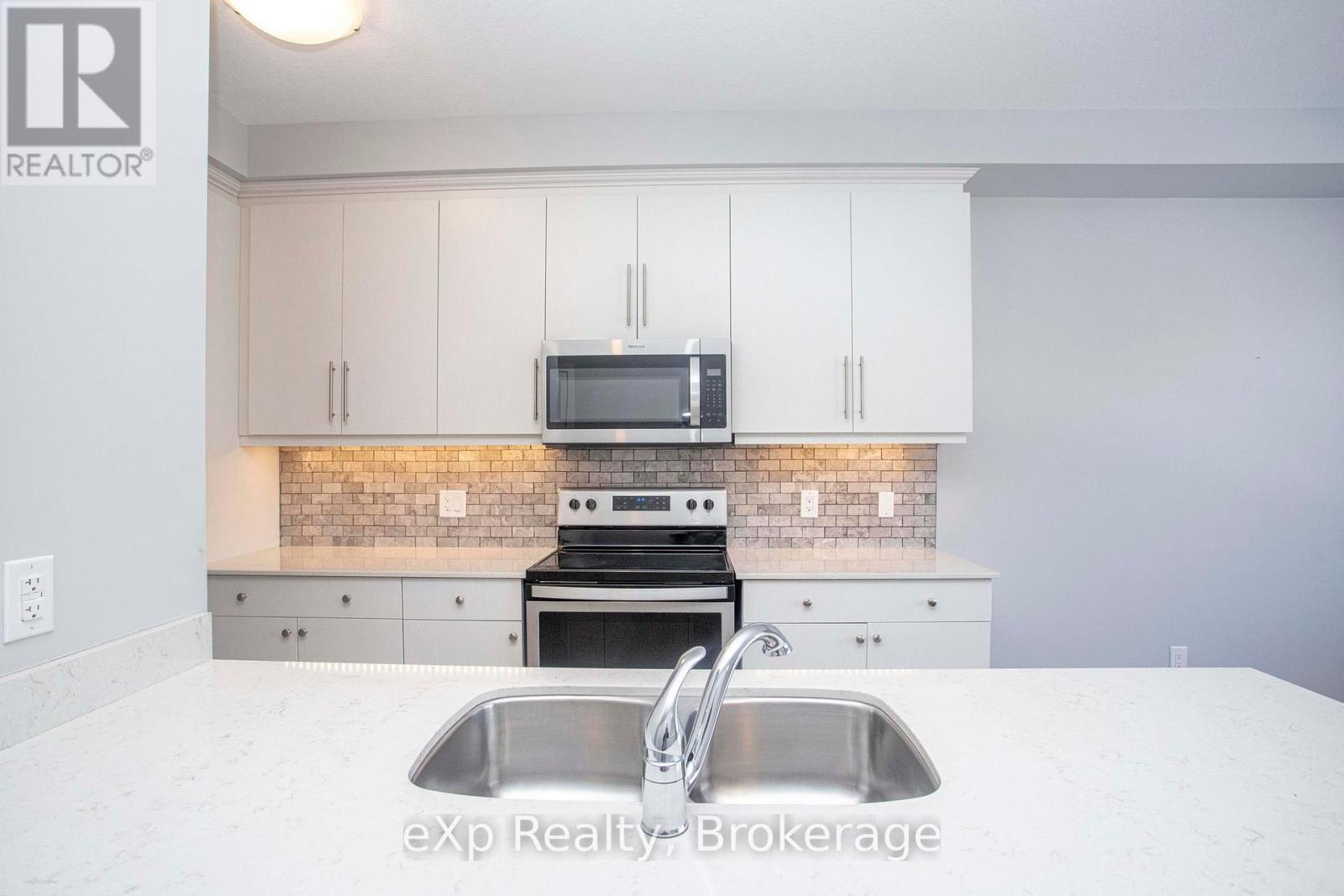 2048 Meadowgate Boulevard, London South, Ontario  N6M 1K1 - Photo 9 - X12374717