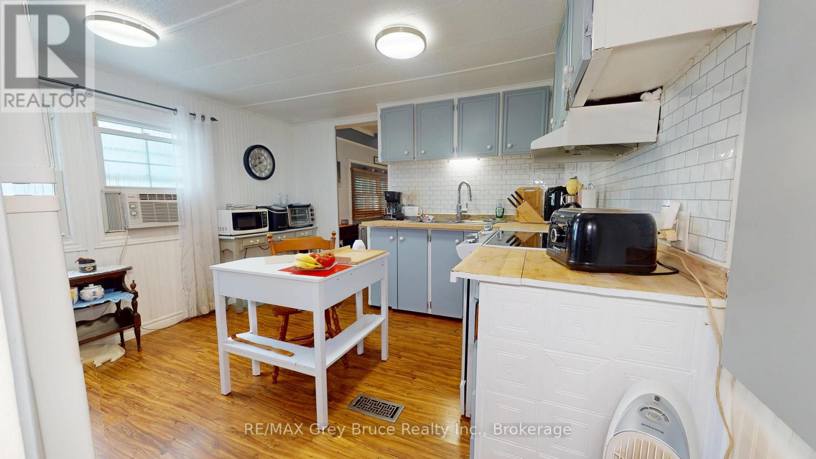 126 Harvey Street, Georgian Bluffs, Ontario  N0H 2N0 - Photo 16 - X12374767