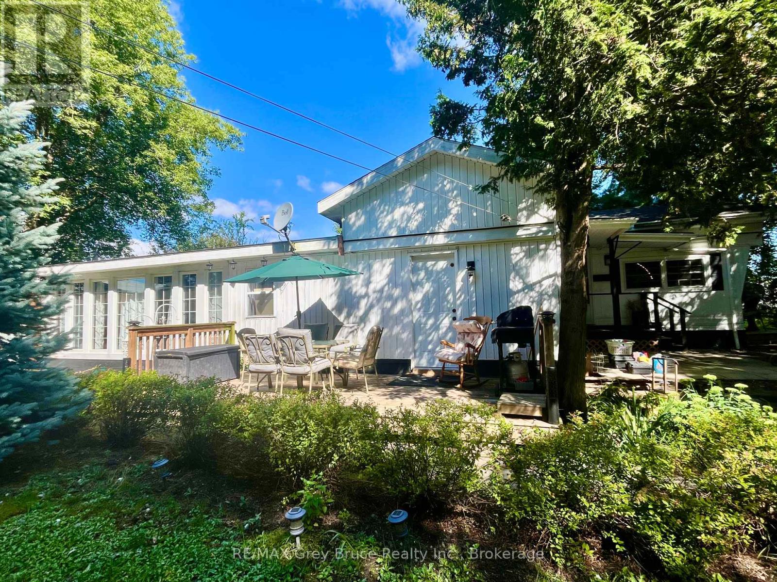 126 Harvey Street, Georgian Bluffs, Ontario  N0H 2N0 - Photo 2 - X12374767