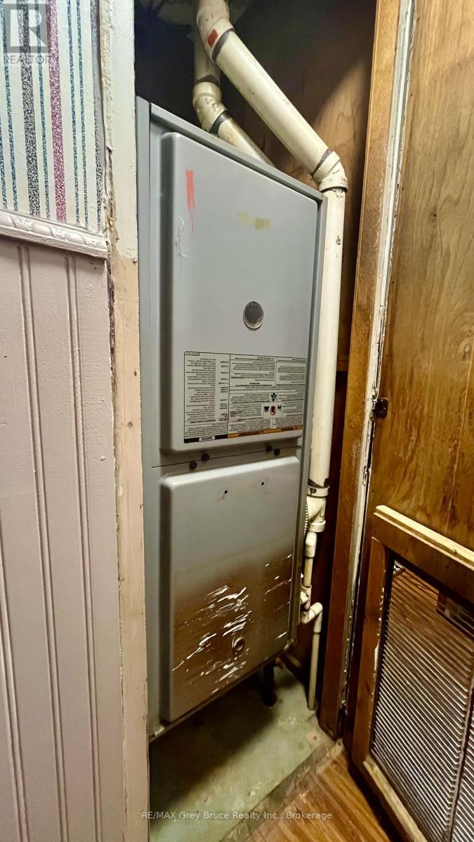 126 Harvey Street, Georgian Bluffs, Ontario  N0H 2N0 - Photo 29 - X12374767