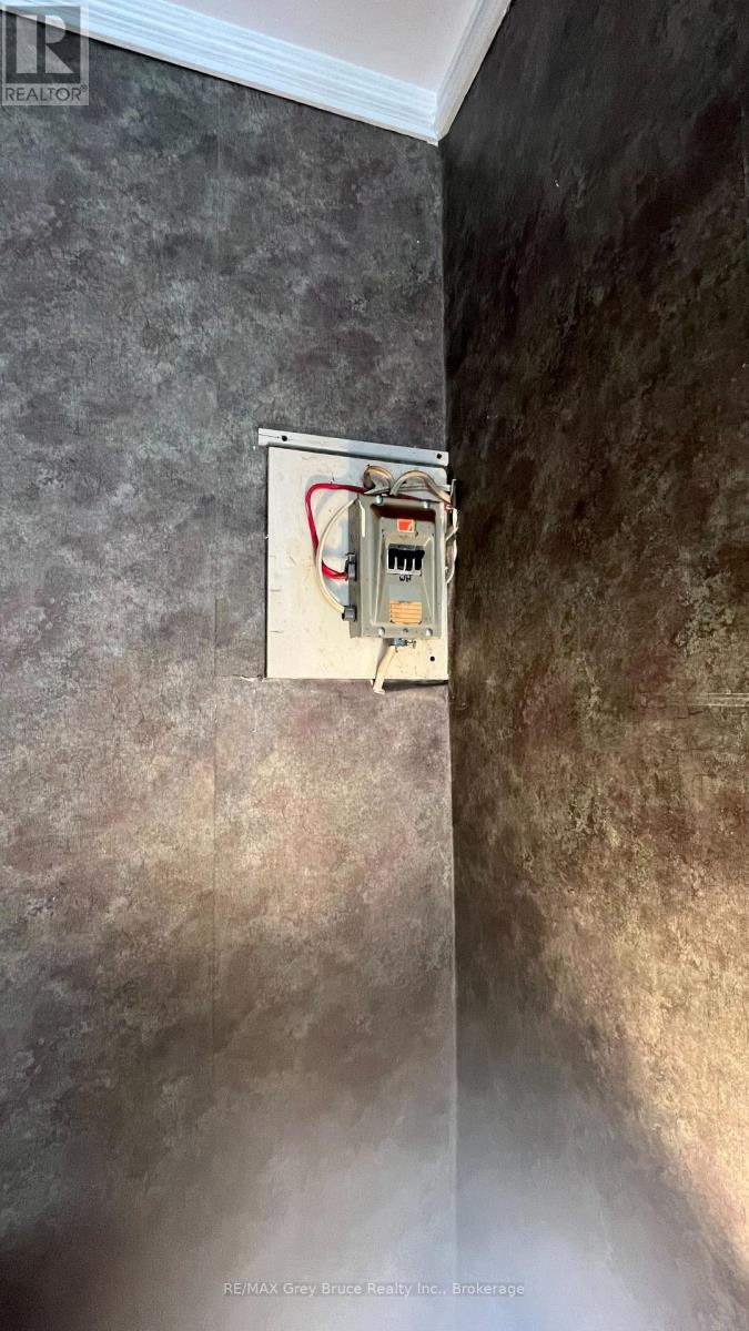 126 Harvey Street, Georgian Bluffs, Ontario  N0H 2N0 - Photo 31 - X12374767