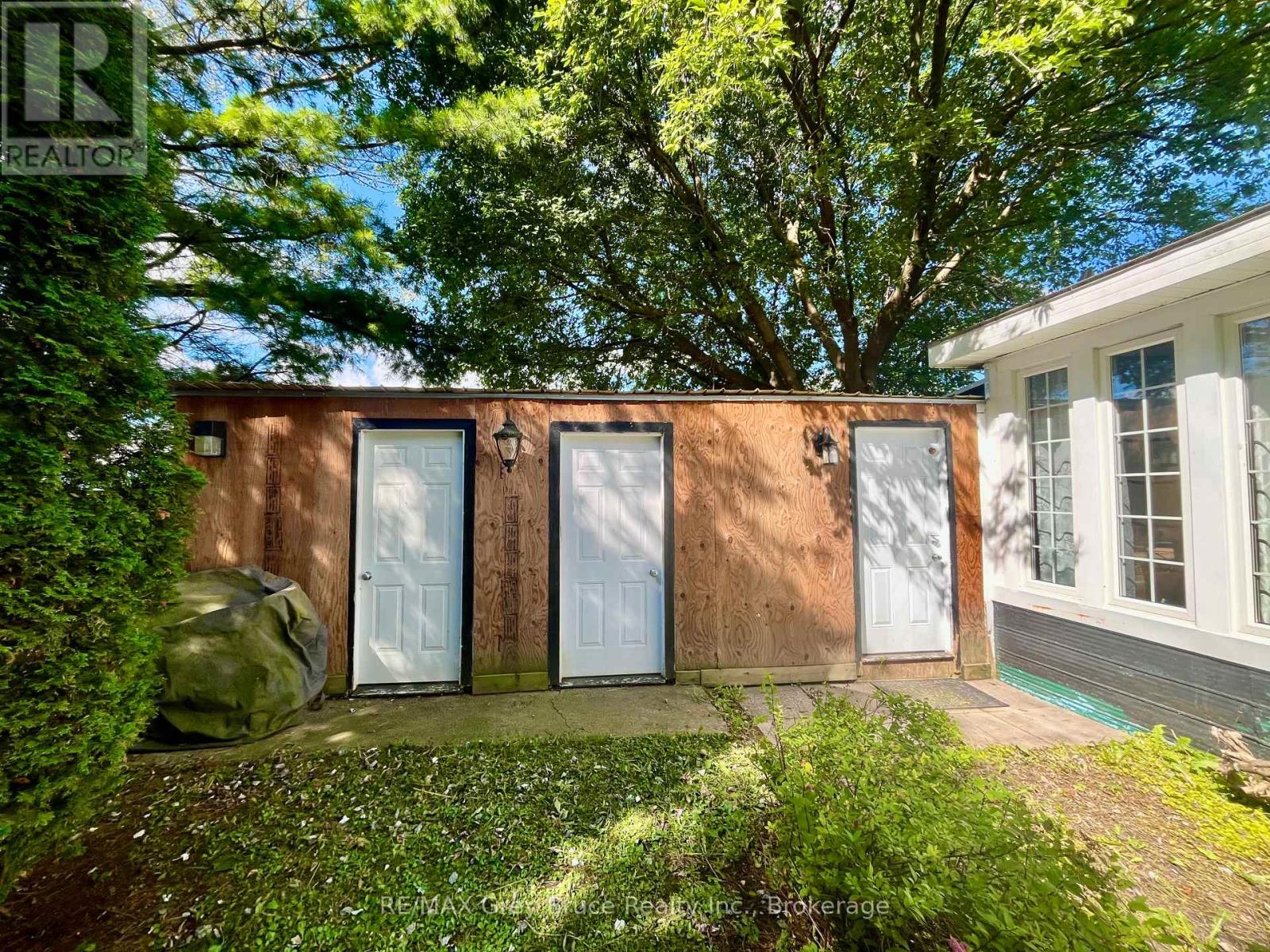 126 Harvey Street, Georgian Bluffs, Ontario  N0H 2N0 - Photo 6 - X12374767