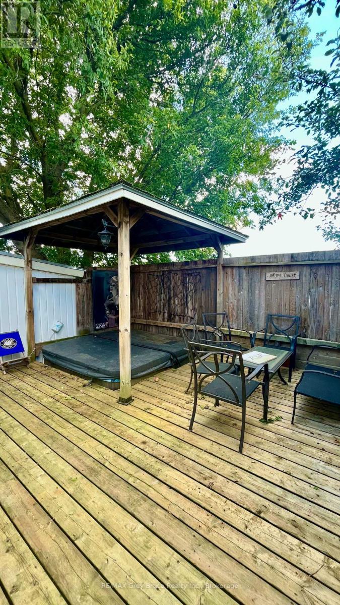 126 Harvey Street, Georgian Bluffs, Ontario  N0H 2N0 - Photo 7 - X12374767