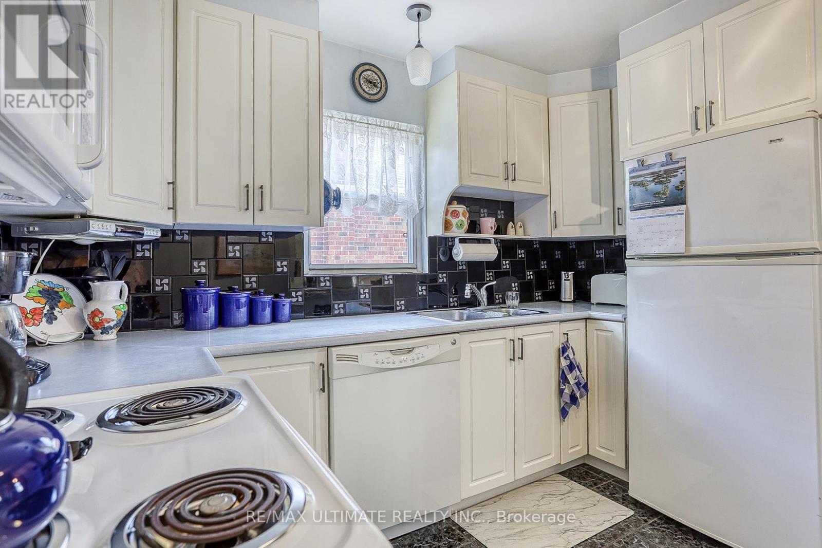 30 Joanith Drive, Toronto (O'connor-Parkview), Ontario  M4B 1S7 - Photo 11 - E12374571