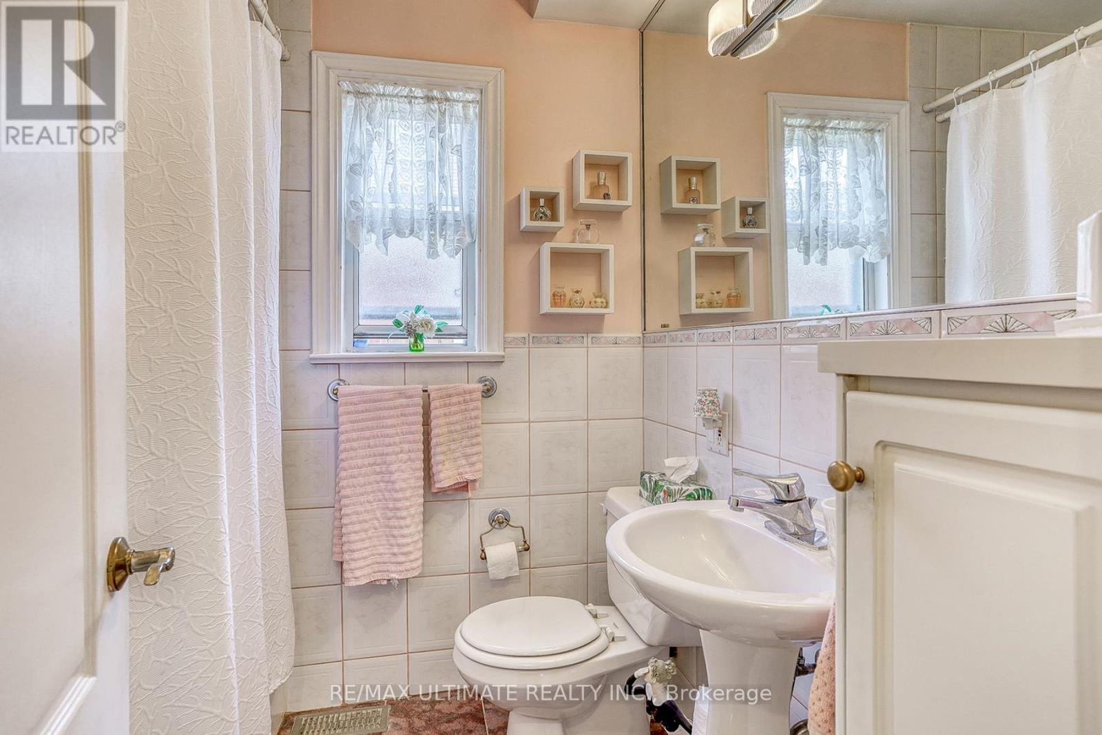 30 Joanith Drive, Toronto (O'connor-Parkview), Ontario  M4B 1S7 - Photo 14 - E12374571