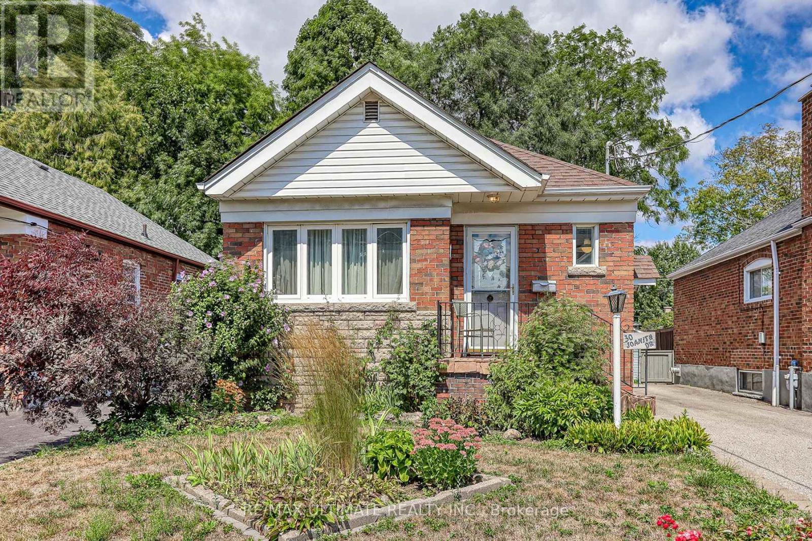 30 Joanith Drive, Toronto (O'connor-Parkview), Ontario  M4B 1S7 - Photo 3 - E12374571