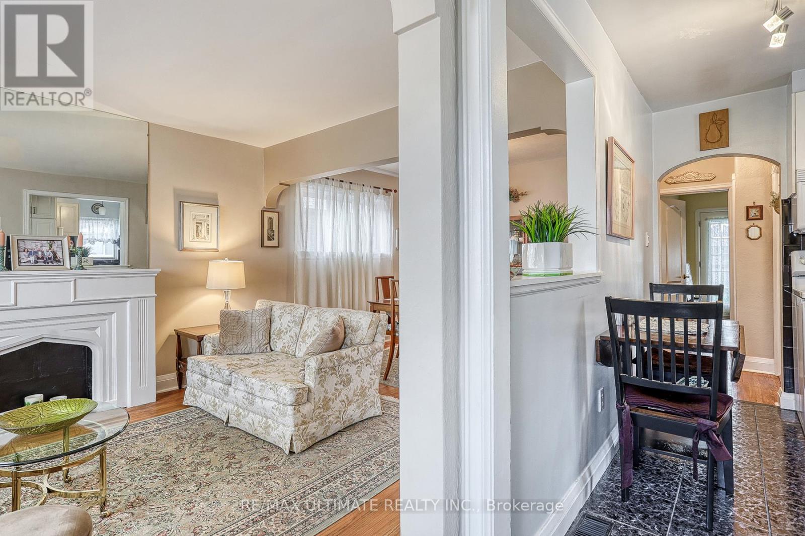30 Joanith Drive, Toronto (O'connor-Parkview), Ontario  M4B 1S7 - Photo 5 - E12374571