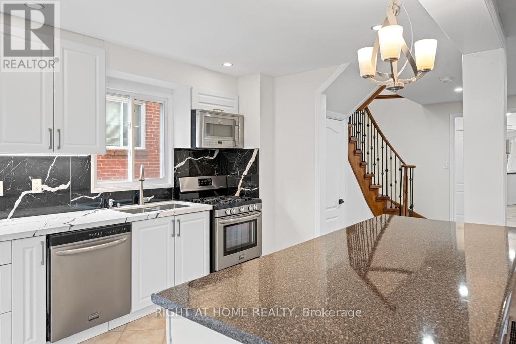 173 Kersey Crescent, Richmond Hill, Ontario  L4C 8X7 - Photo 13 - N12374558
