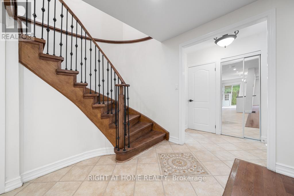 173 Kersey Crescent, Richmond Hill, Ontario  L4C 8X7 - Photo 7 - N12374558