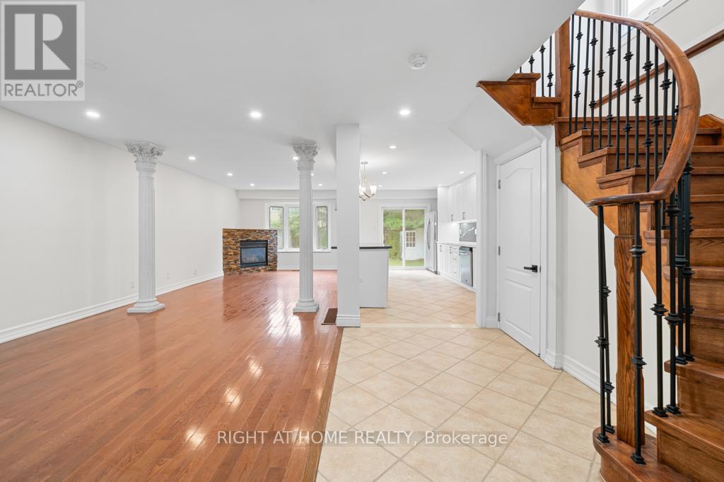 173 Kersey Crescent, Richmond Hill, Ontario  L4C 8X7 - Photo 9 - N12374558