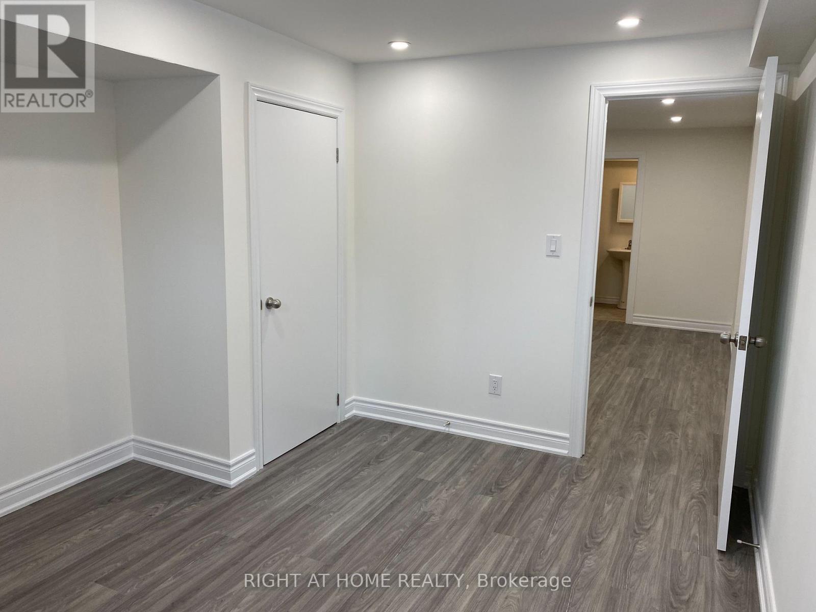 Lower Unit - 81 Oak Avenue, Richmond Hill, Ontario  L4C 6R6 - Photo 12 - N12374563