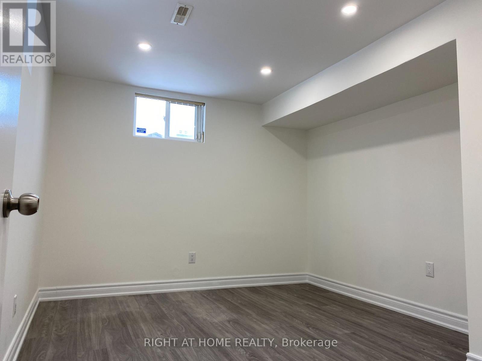 Lower Unit - 81 Oak Avenue, Richmond Hill, Ontario  L4C 6R6 - Photo 13 - N12374563