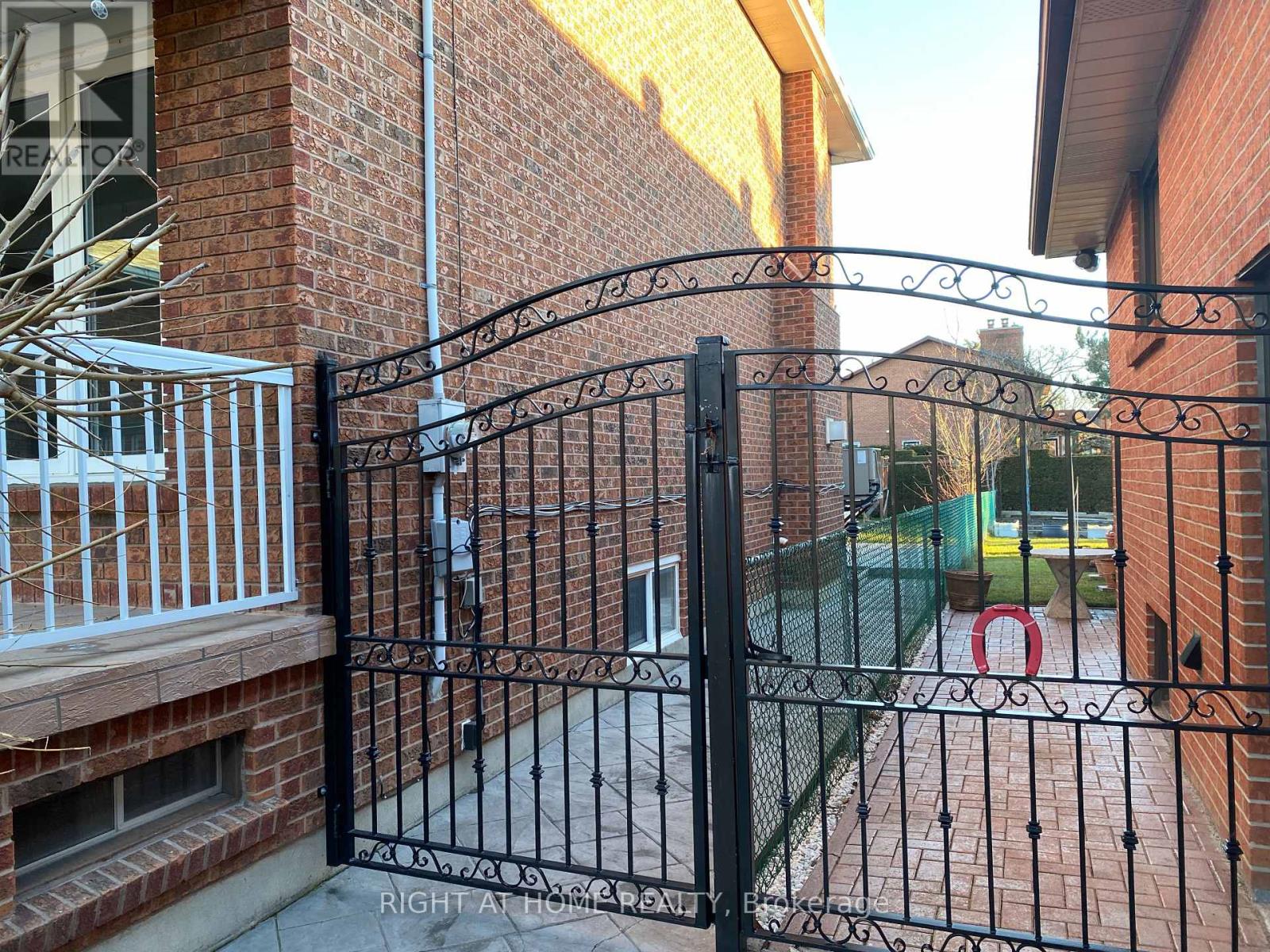 Lower Unit - 81 Oak Avenue, Richmond Hill, Ontario  L4C 6R6 - Photo 2 - N12374563