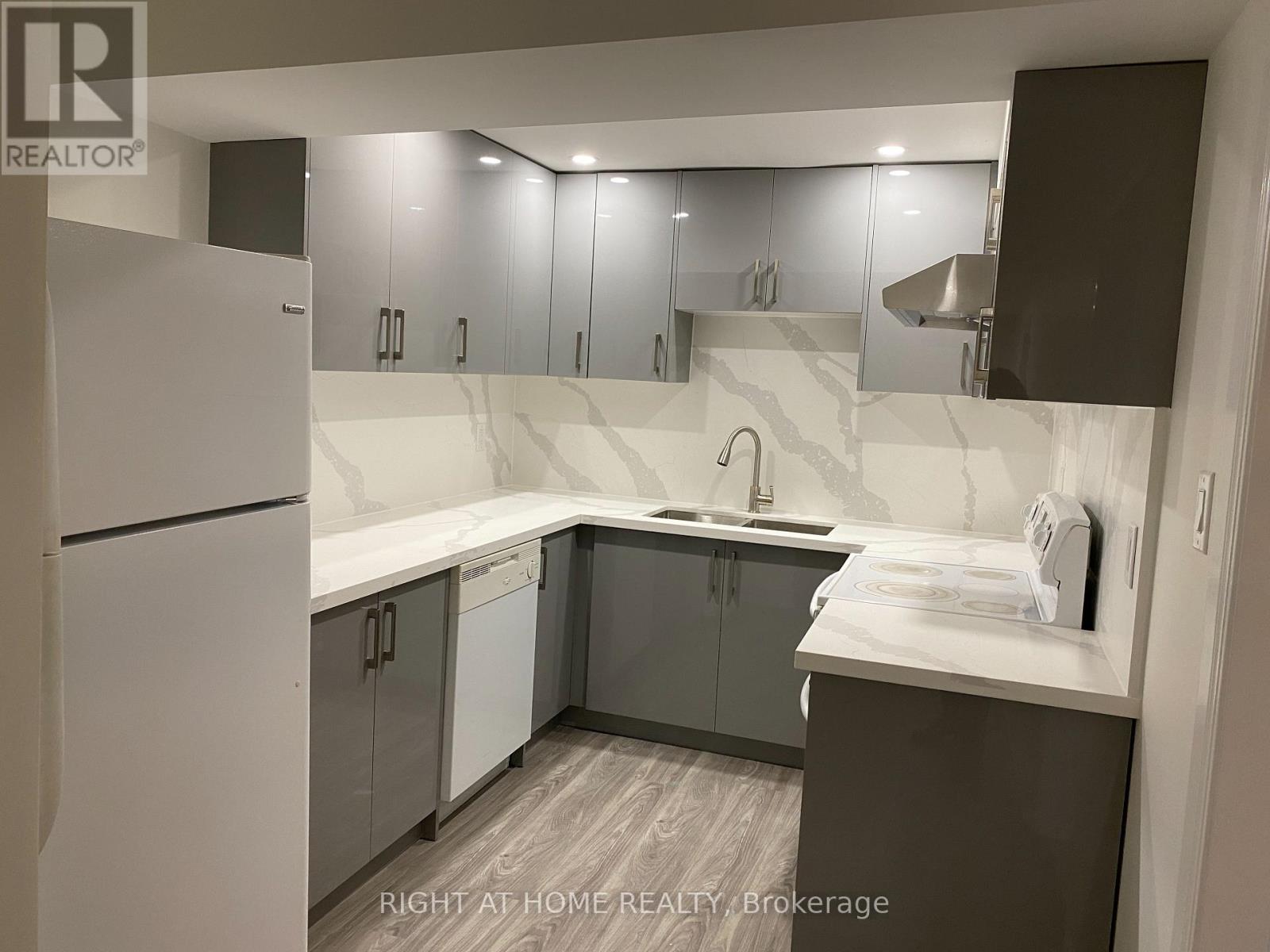 Lower Unit - 81 Oak Avenue, Richmond Hill, Ontario  L4C 6R6 - Photo 4 - N12374563