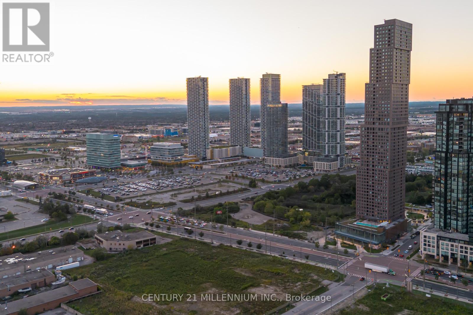 1704 - 2910 Highway 7 Road, Vaughan, Ontario  K4K 0H8 - Photo 2 - N12374564