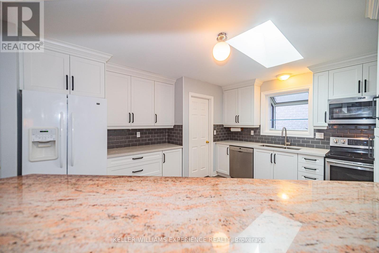 8 Kell Place, Barrie, Ontario  L4N 9K3 - Photo 11 - S12374629