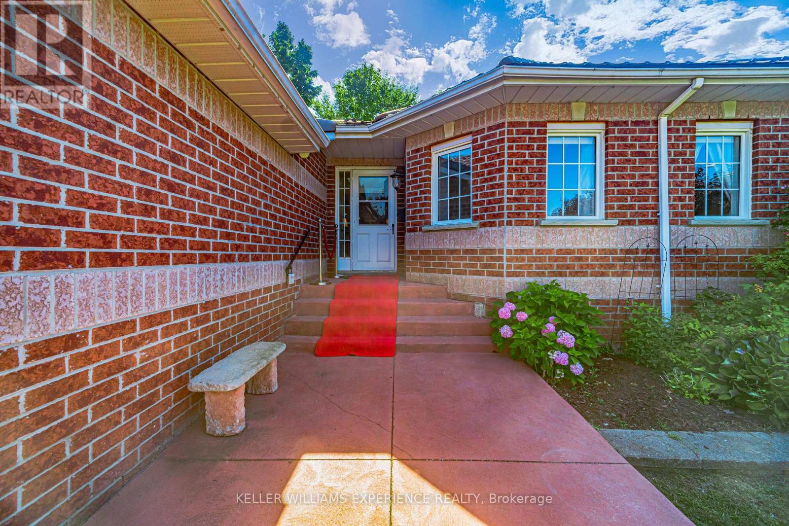 8 Kell Place, Barrie, Ontario  L4N 9K3 - Photo 2 - S12374629