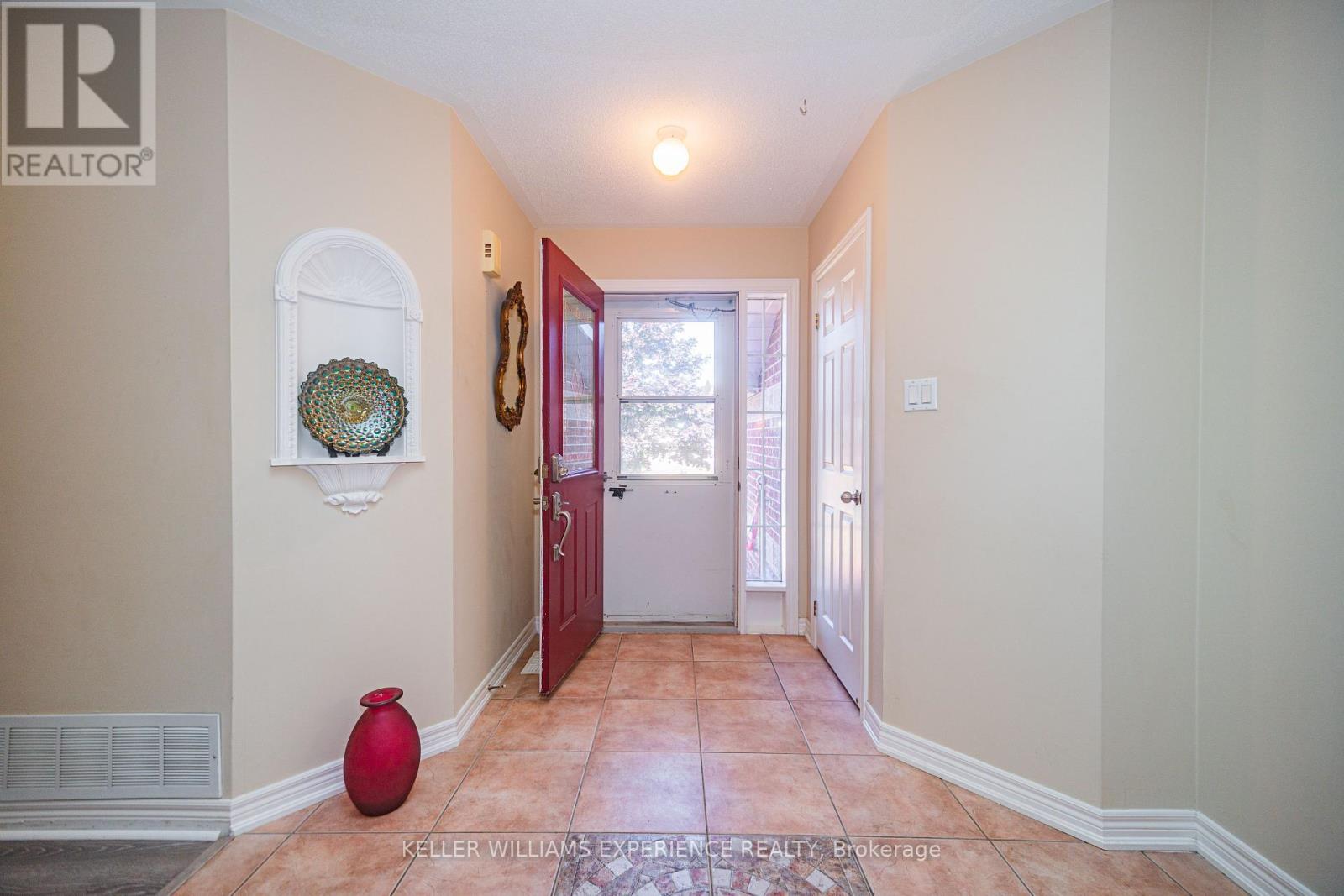 8 Kell Place, Barrie, Ontario  L4N 9K3 - Photo 3 - S12374629