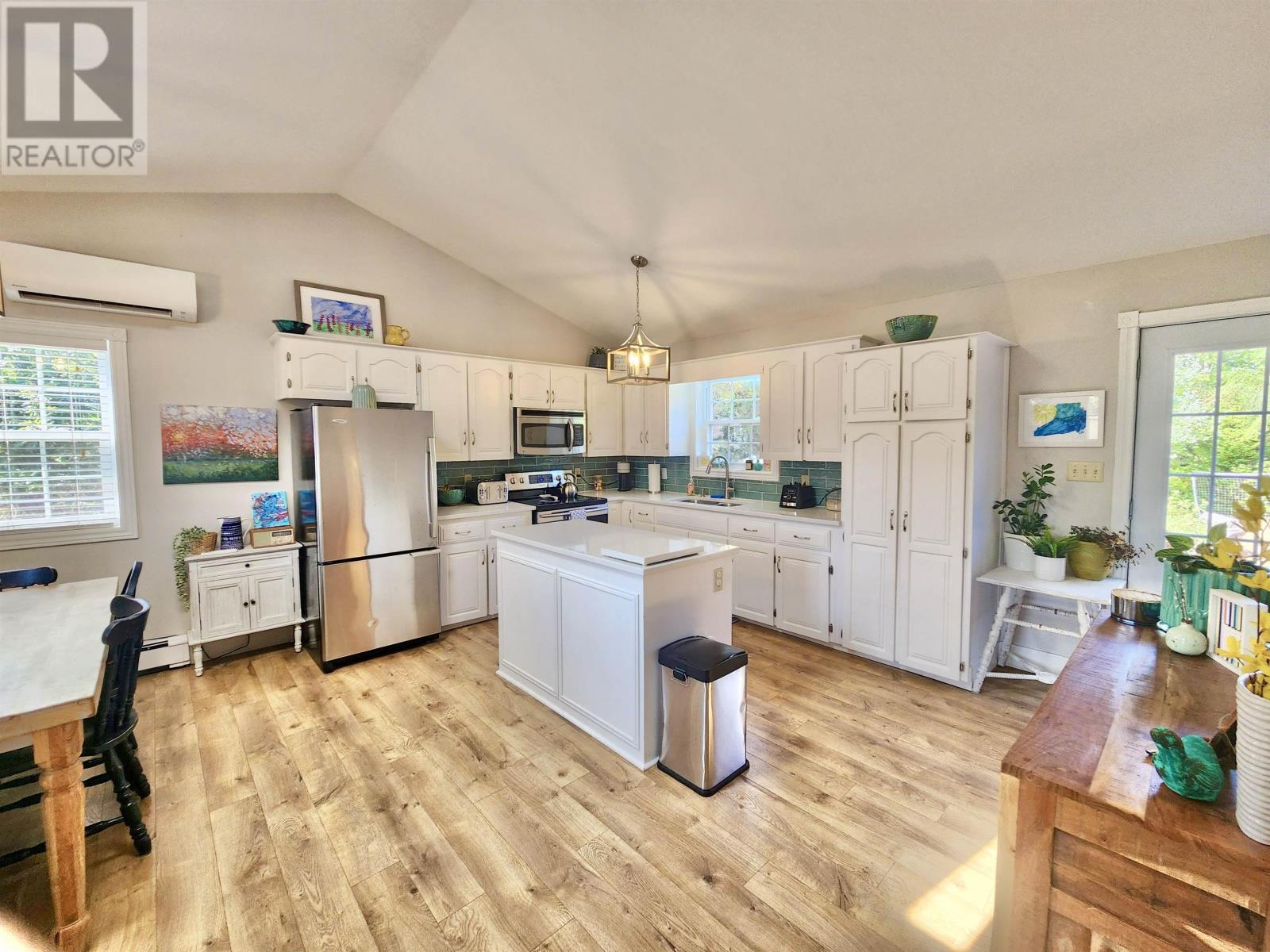 37 Upton Park Drive, Charlottetown, Prince Edward Island  C1E 1Z5 - Photo 7 - 202522132