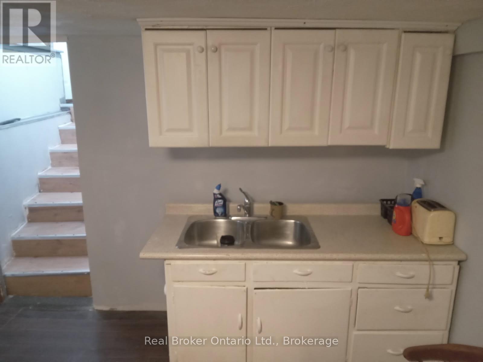 416 Deere Street, Welland, Ontario  L3B 2L8 - Photo 17 - X12337439