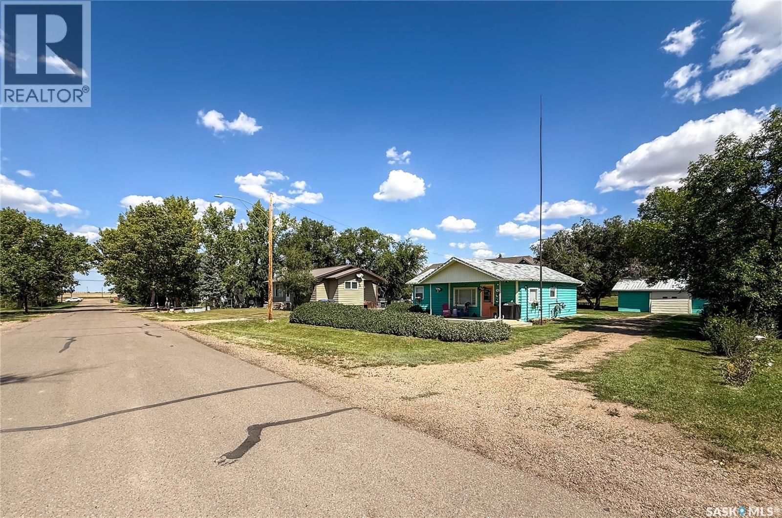 114 1st STREET W, Frontier, Saskatchewan